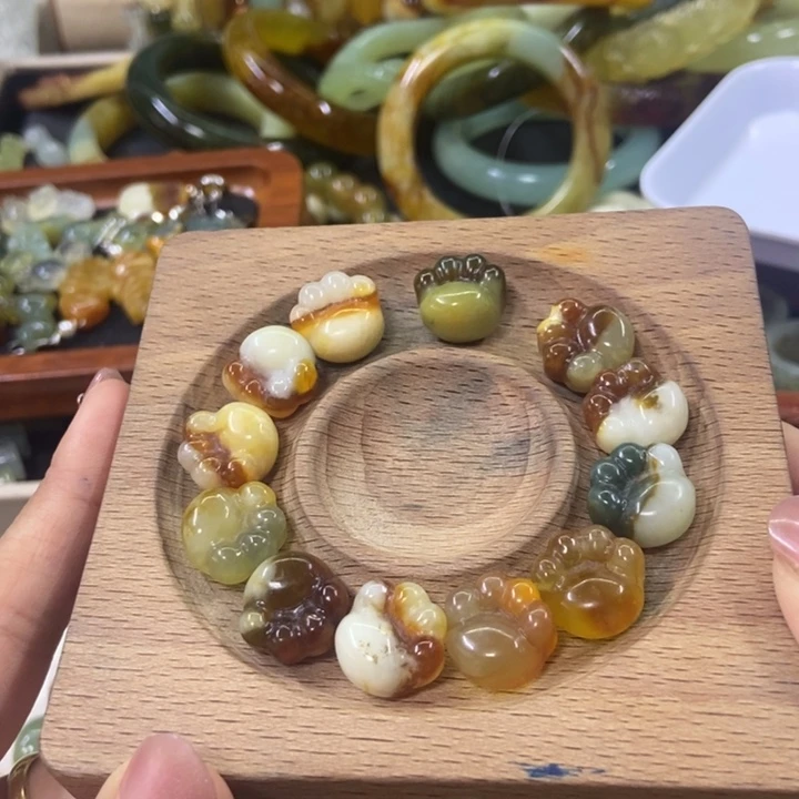 蛇纹石玉配件未镶嵌别**春