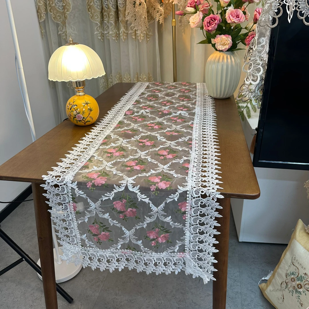 B007-8 丝光线（40*220cm）白色郁金香水溶花边盖巾