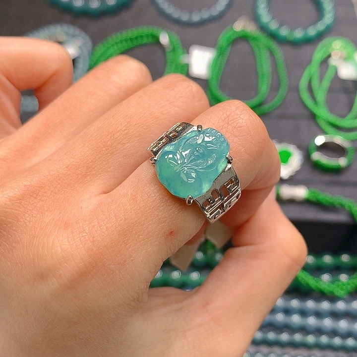 翡翠颈饰未镶嵌。。。。