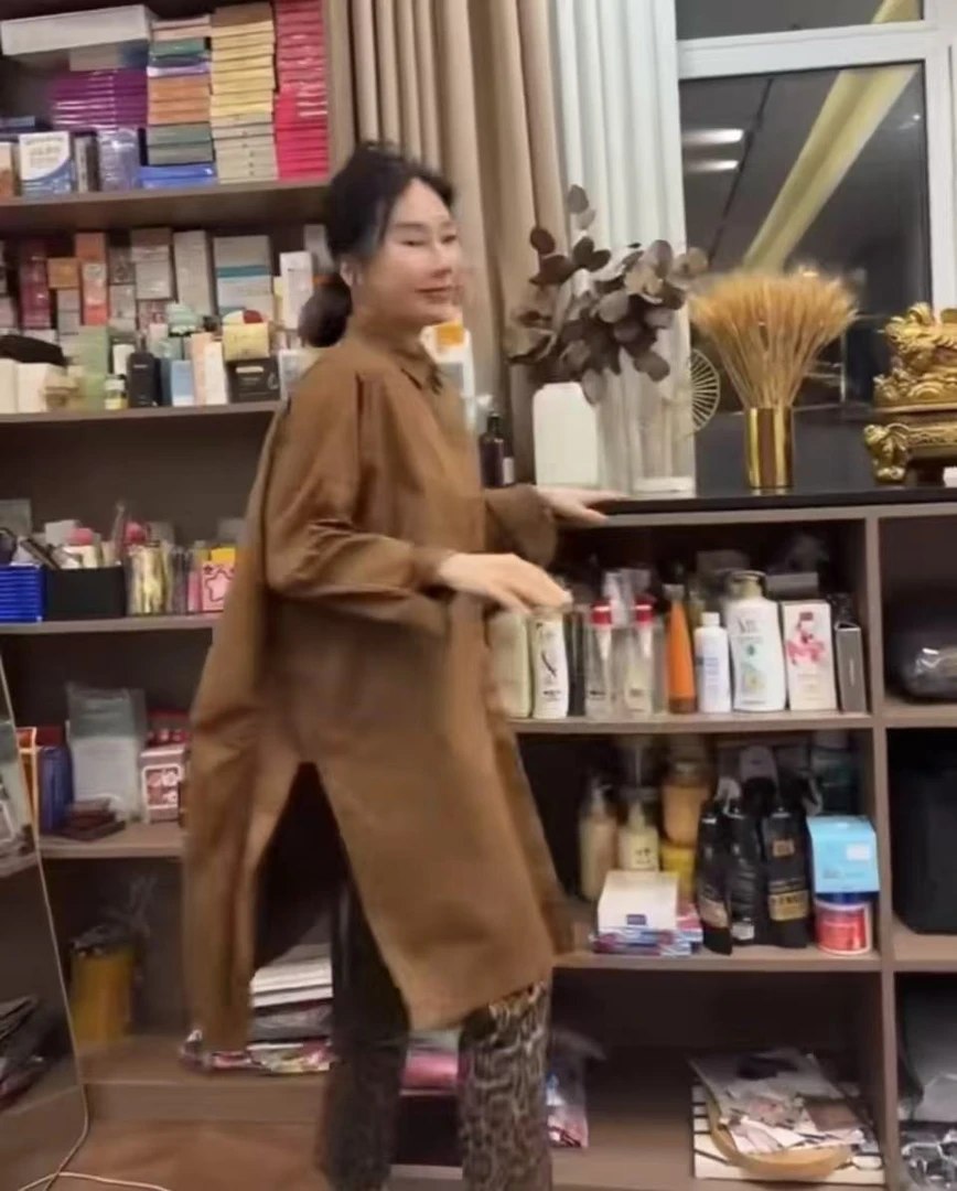 【王大美】早春新款欧货时尚个性长款龟背开叉衬衣9293
