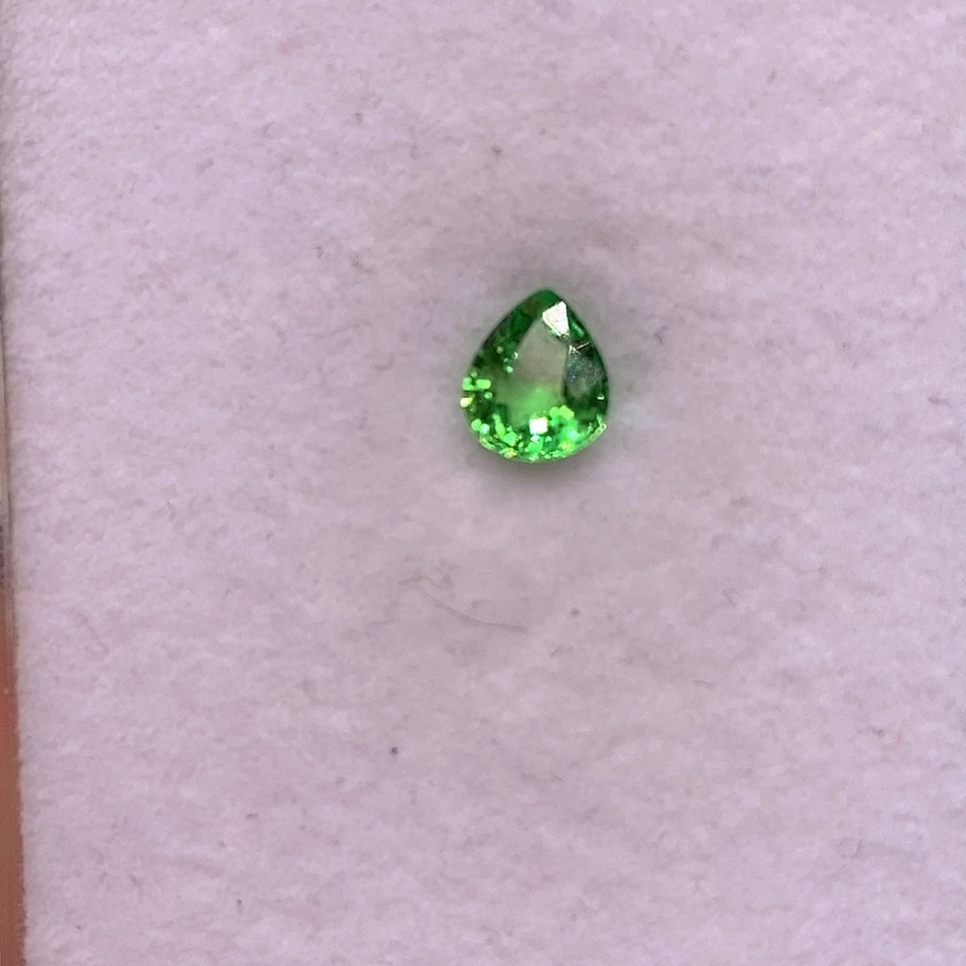 未镶嵌裸石石榴石（沙弗莱）