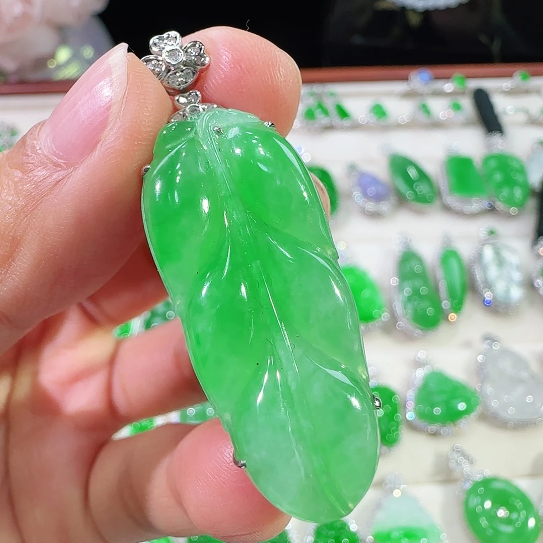 翡翠吊坠(不含链)18K金镶嵌