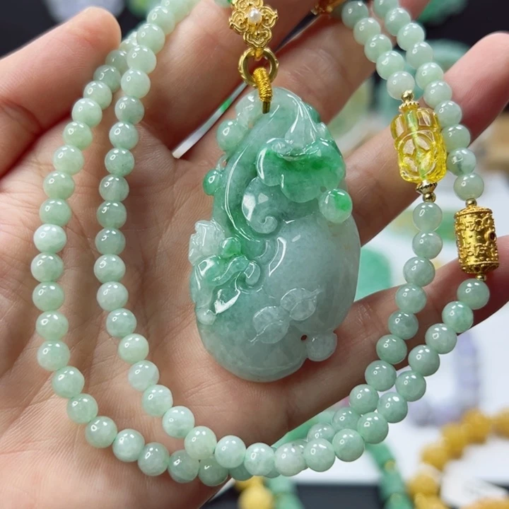 颈饰未镶嵌翡翠吊坠