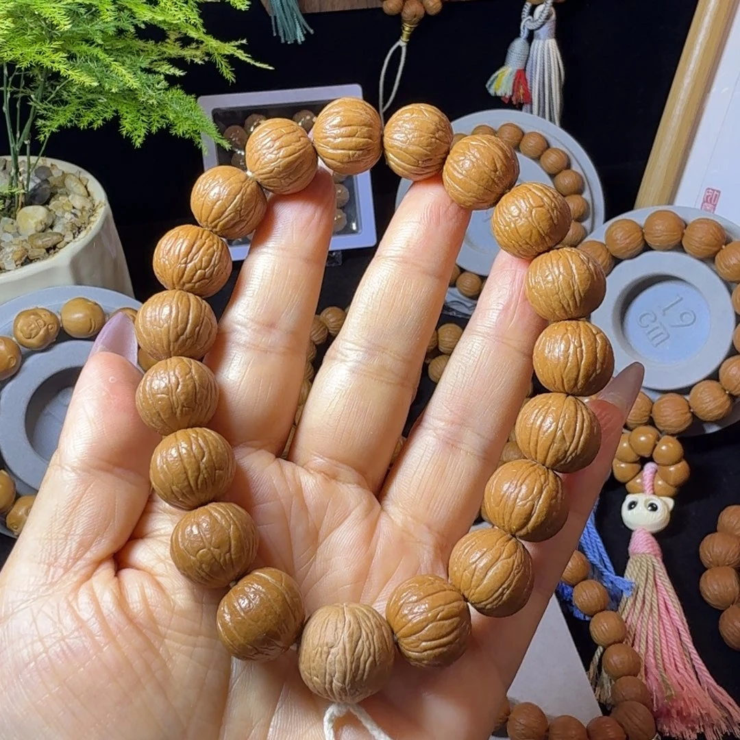 抱***屁猴头核桃手串聚宝盆手持