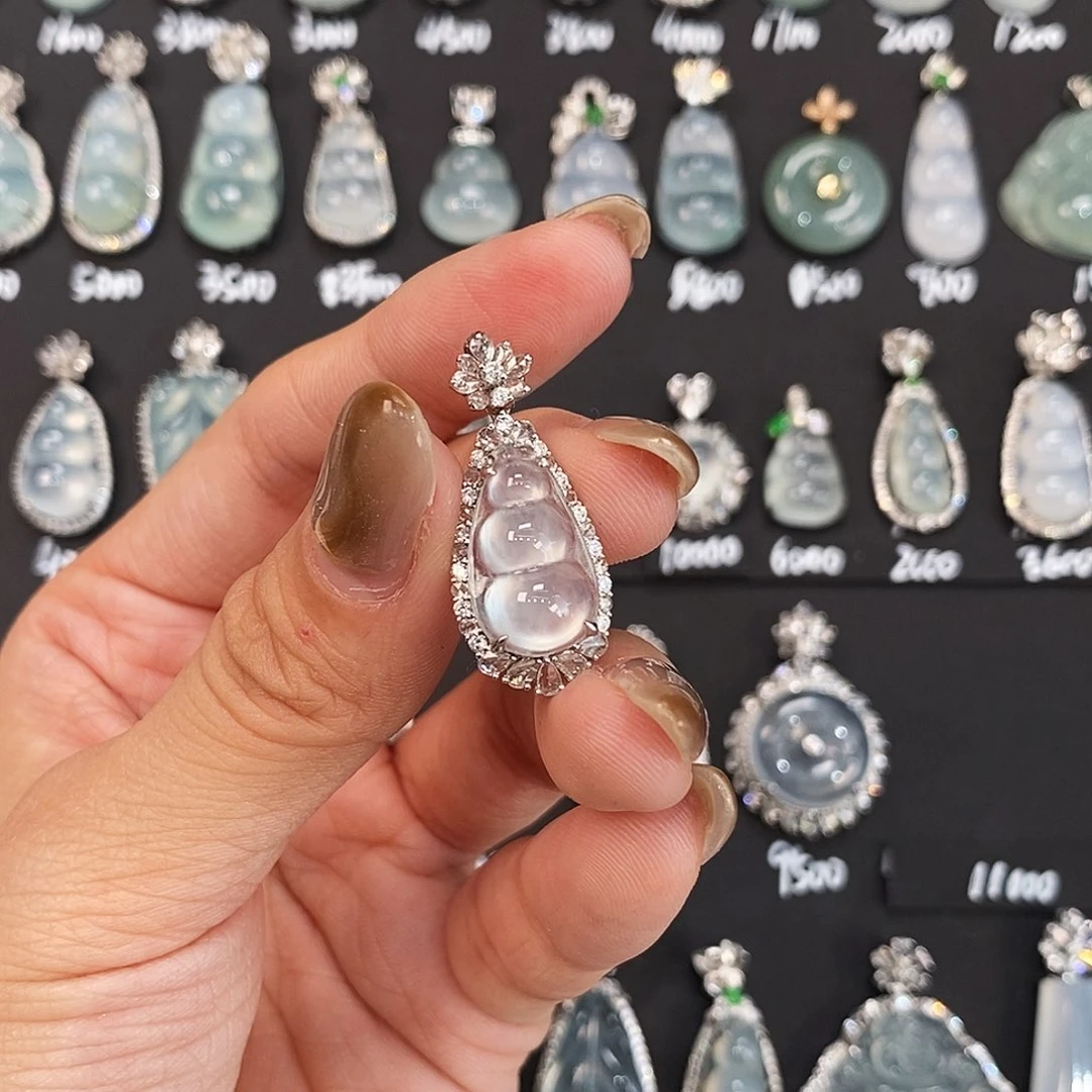 颈饰18K金镶嵌翡翠?****u天然缅甸A货翡翠福豆