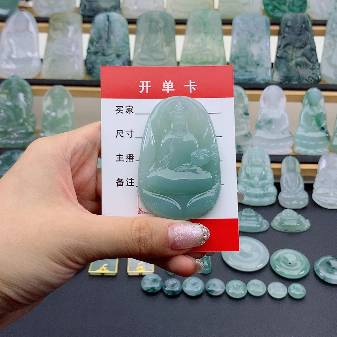 翡翠未镶嵌颈饰莲花观音