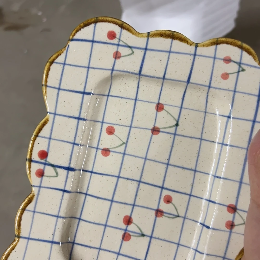 搪瓷瑕疵裂釉樱桃花边盘