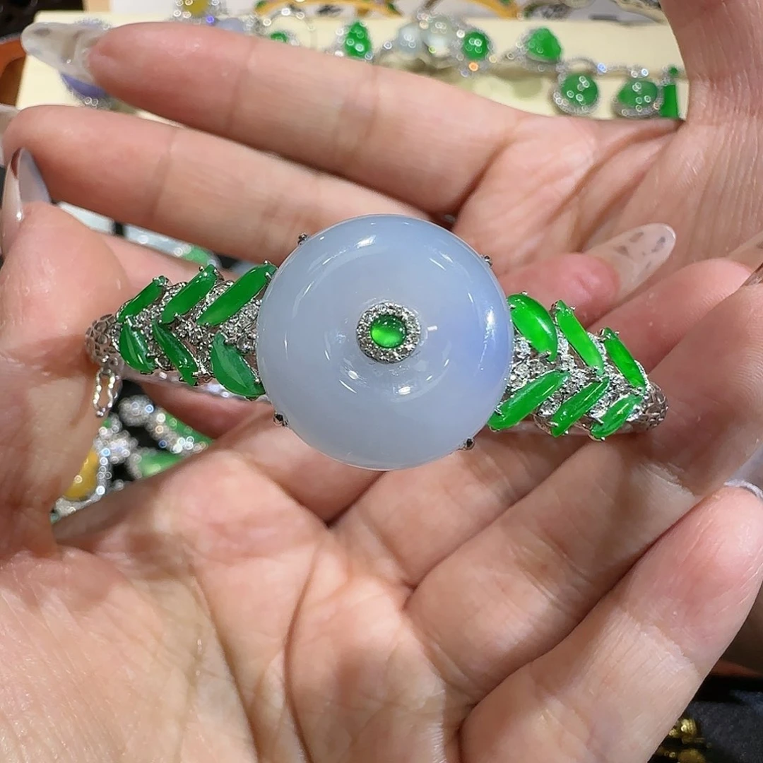 【闪购商品】18K金镶嵌手镯翡翠1****0