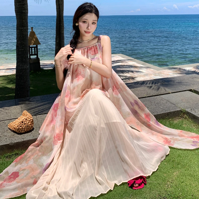 2025新款/百褶吊带显瘦连衣裙女夏无袖网纱海边长裙小众设计感