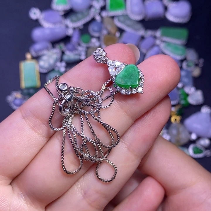 颈饰未镶嵌翡翠小**读111