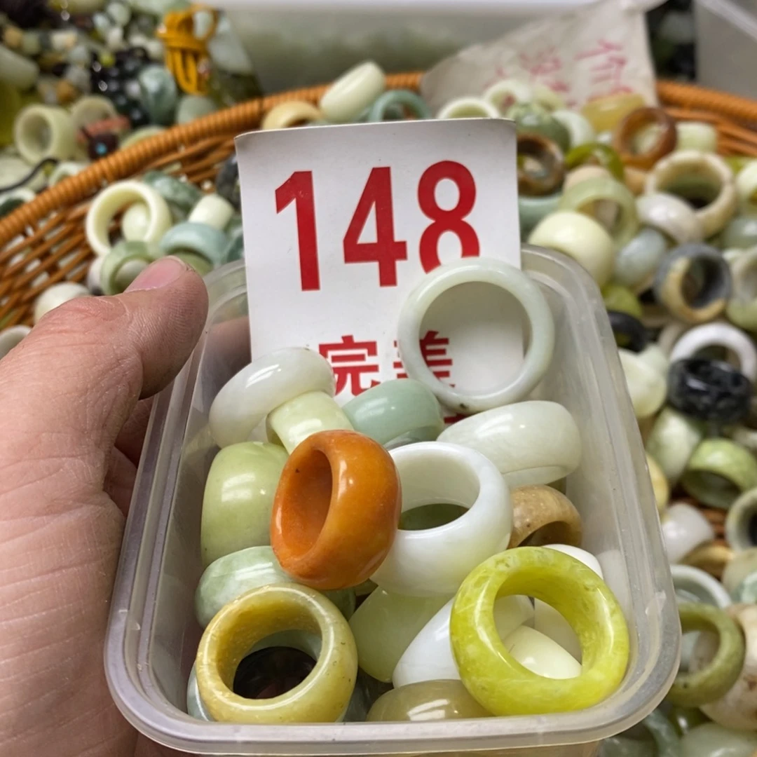 蛇纹石玉挂坠未镶嵌