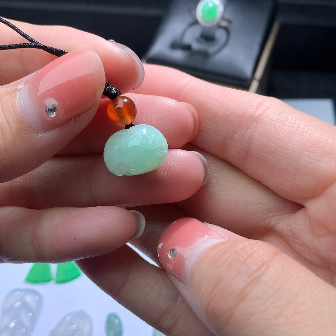 翡翠裸石立体小猪翡翠翡翠