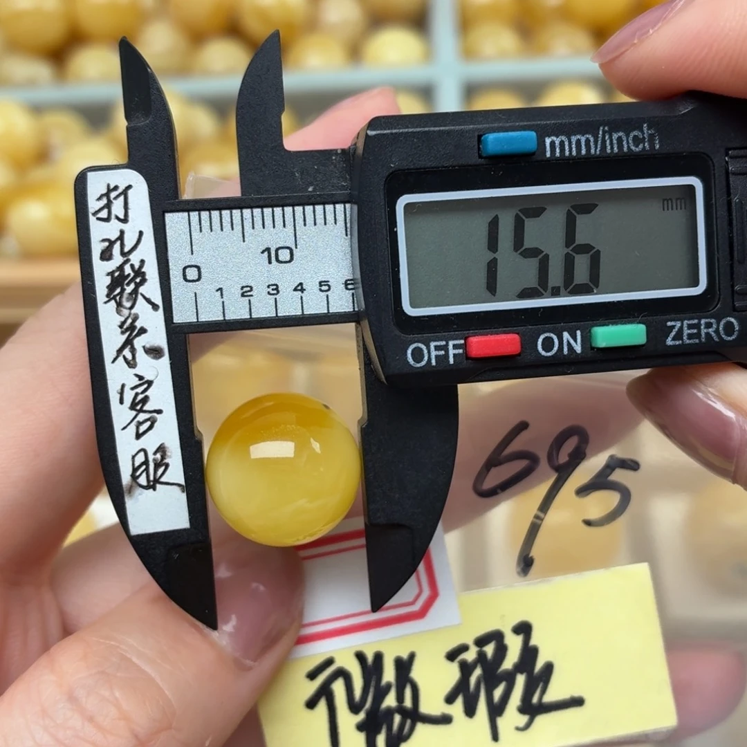 未镶嵌蜜蜡裸石微瑕