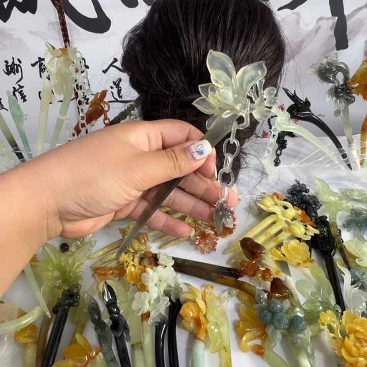 蛇纹石玉未镶嵌发饰辞****?