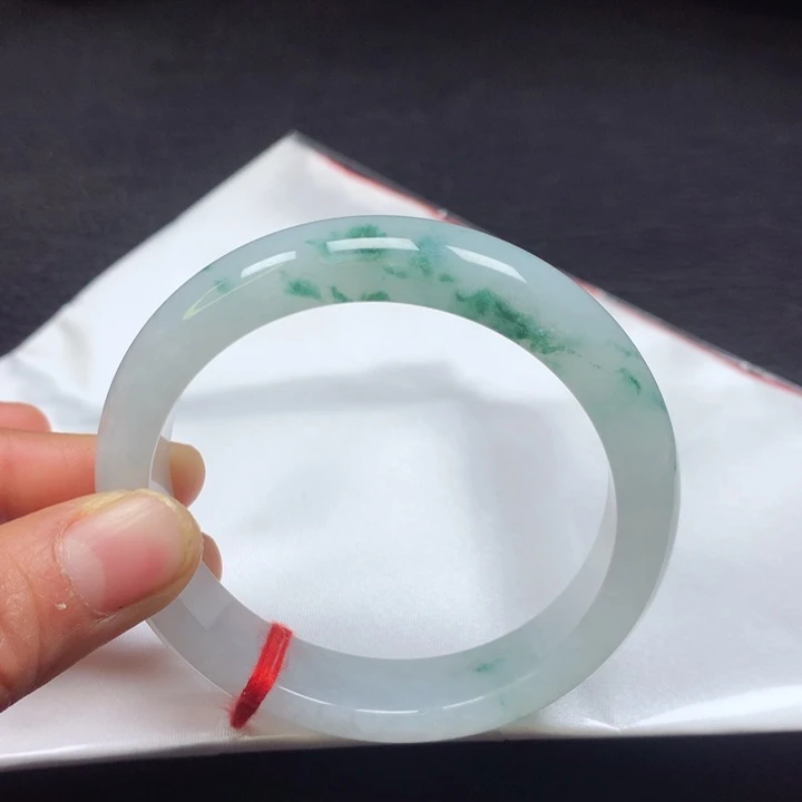 翡翠手镯未镶嵌57圈