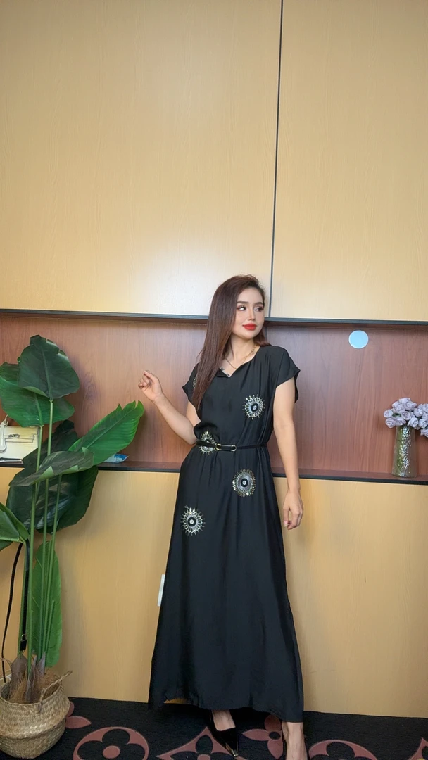 时尚宽松版舒服透气亮片连衣裙