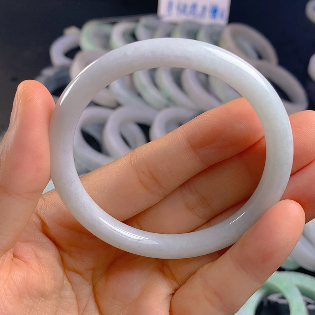 翡翠手镯未镶嵌翡翠