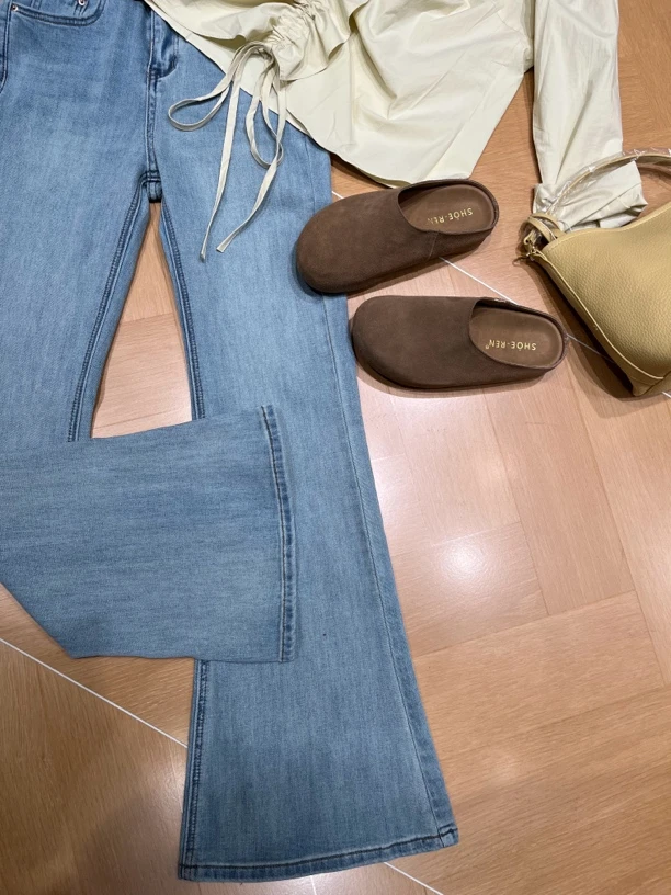 高腰显瘦微喇牛仔裤修身显腿长气质百搭浅蓝喇叭裤女裤55771-3