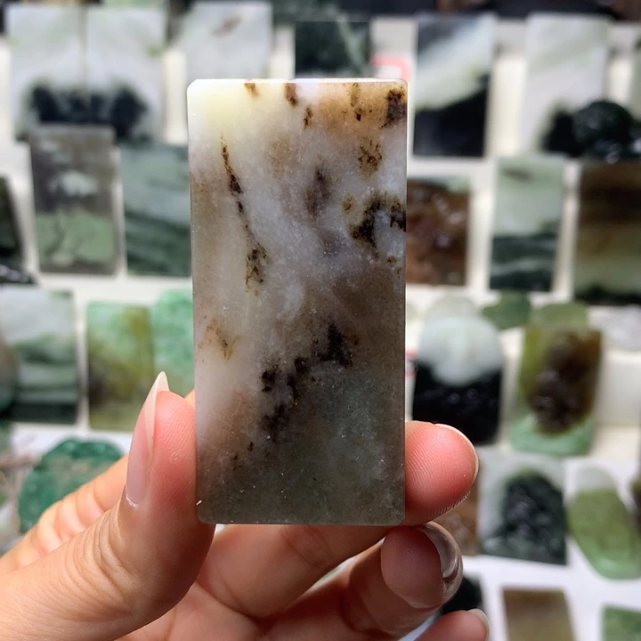 独山玉未镶嵌颈饰