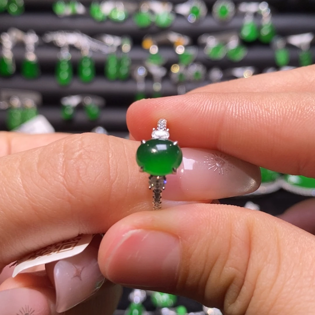 翡翠戒指18K金镶嵌天然翡翠