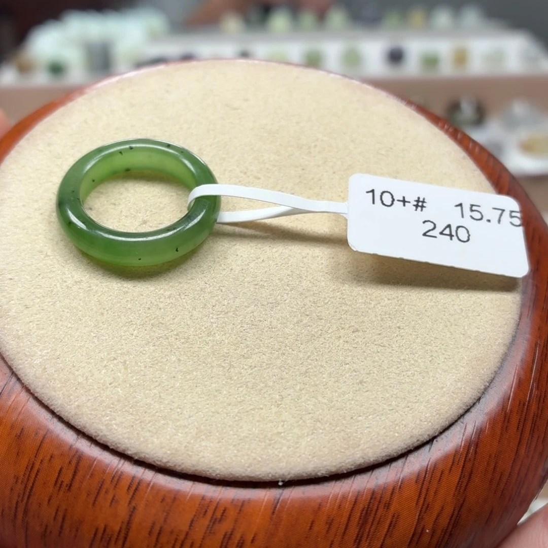 薄***r未镶嵌戒圈和田玉15.75