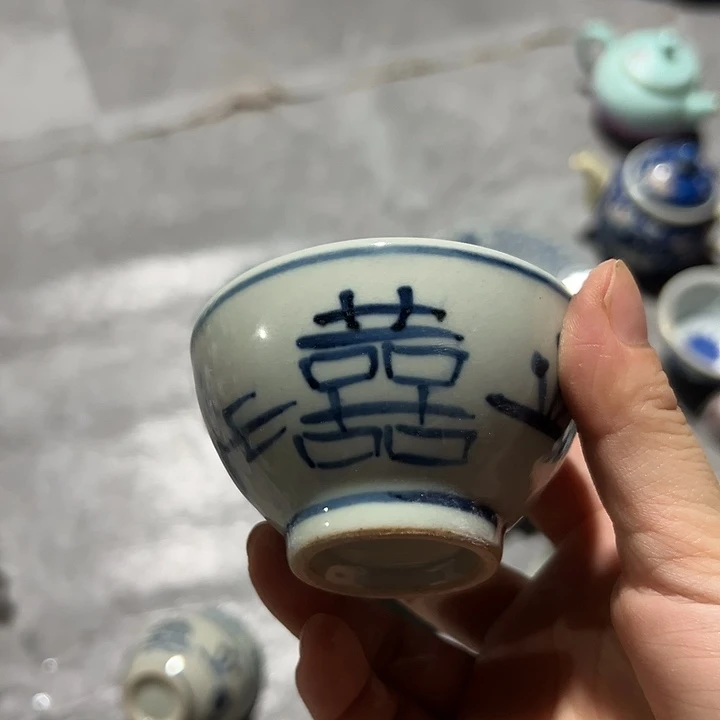 手绘的喜字小茶杯