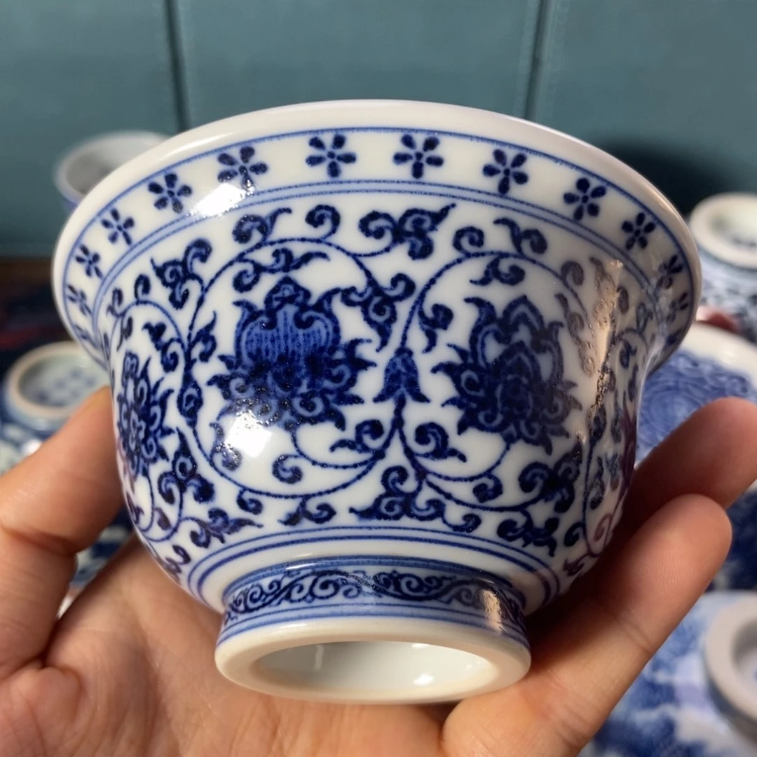 杯水造青花 缠枝压手