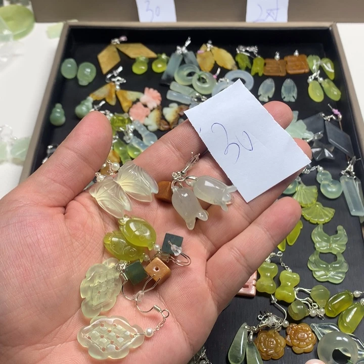 蛇纹石玉耳钉足银镀金镶嵌一****）