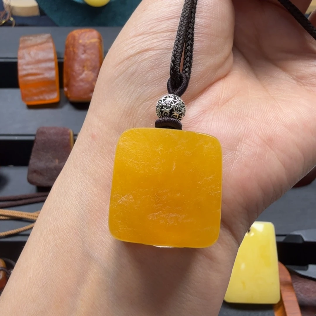 未镶嵌吊坠(赠链)琥珀