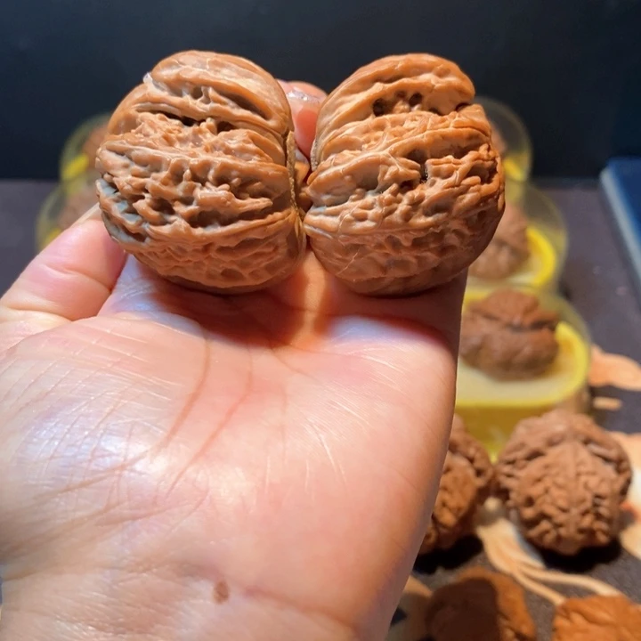 文玩核桃吊坠犀牛角白狮子43