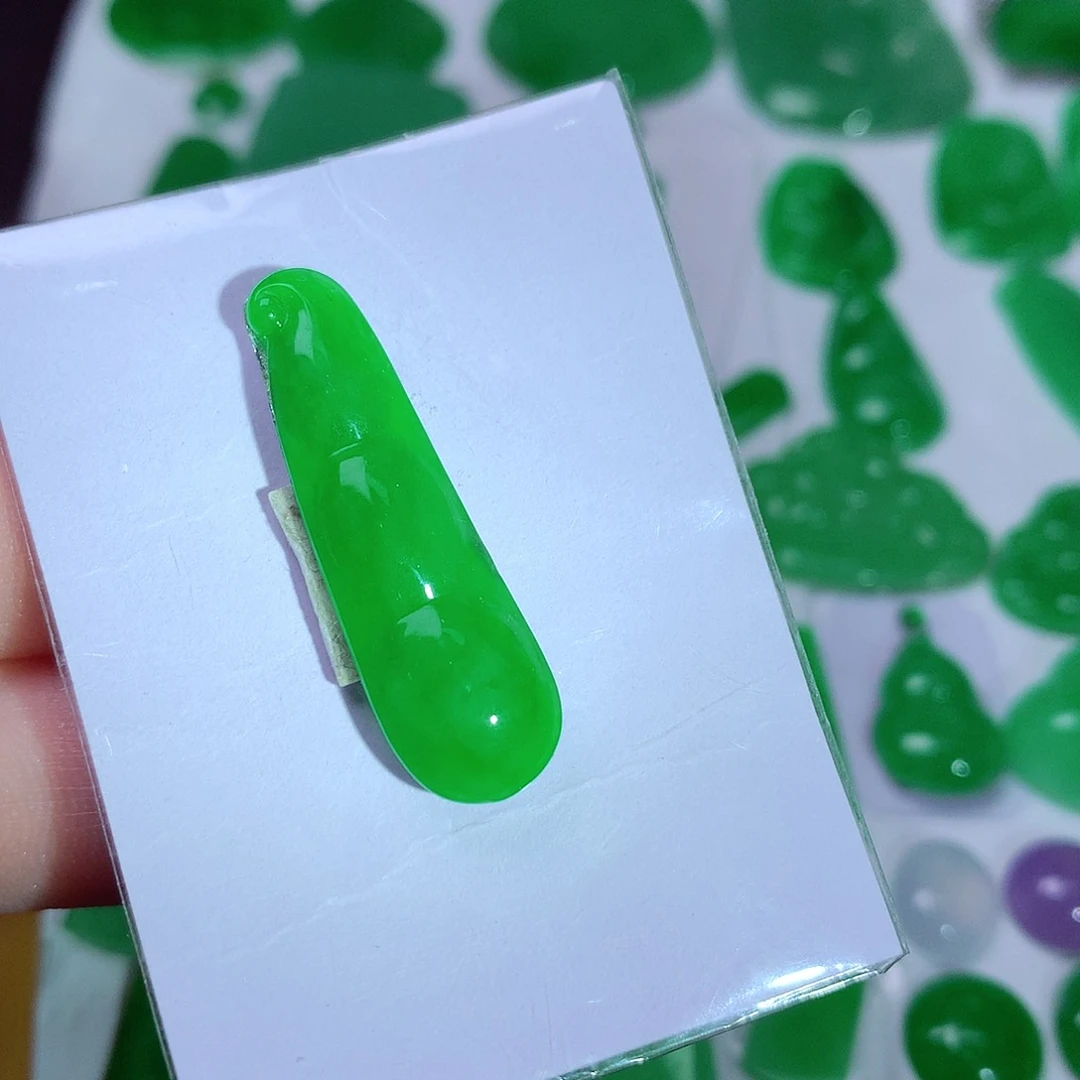 翡翠颈饰未镶嵌天然翡翠