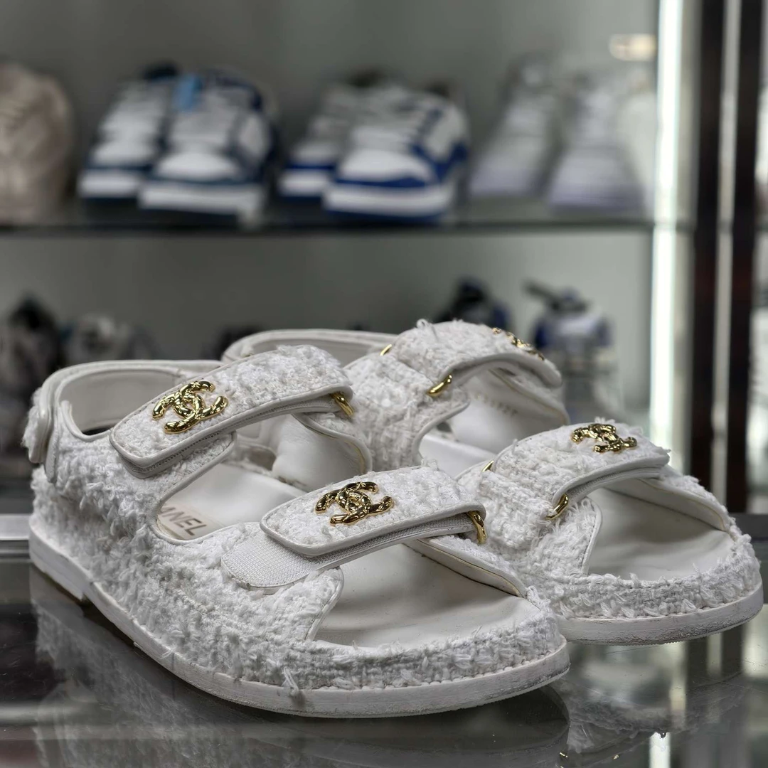 99新 Chanel/香奈儿 棉花糖金扣绒质拖鞋 原盒 尺码/37 DY11657