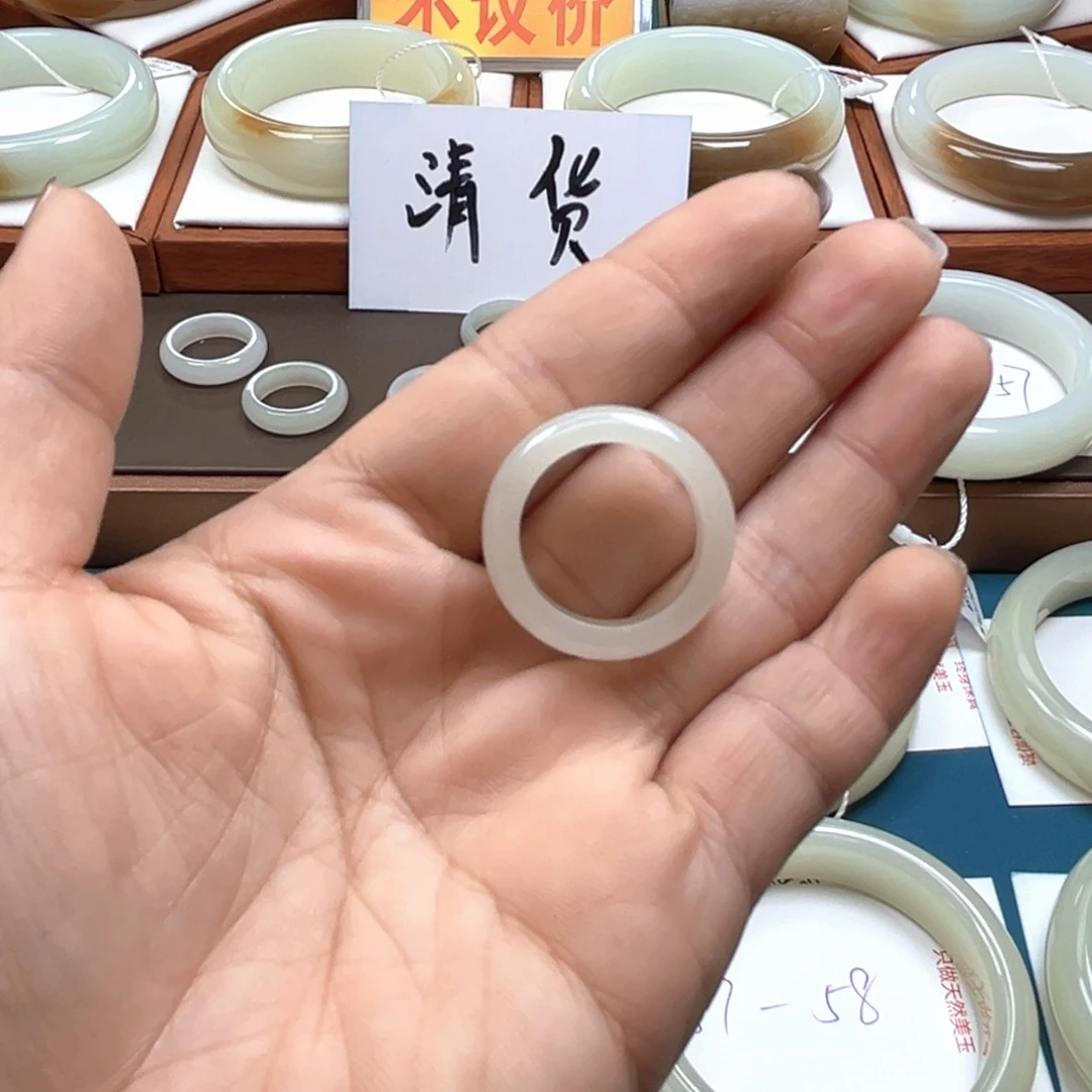 未镶嵌戒指和田玉
