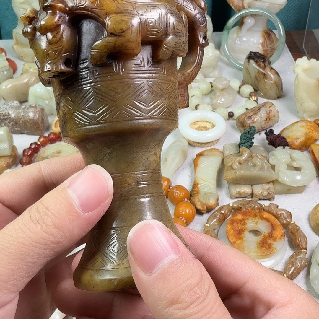 雪***峰和田玉（糖玉）未镶嵌颈饰