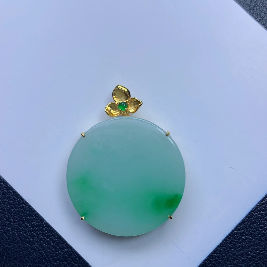 翡翠颈饰未镶嵌无事牌