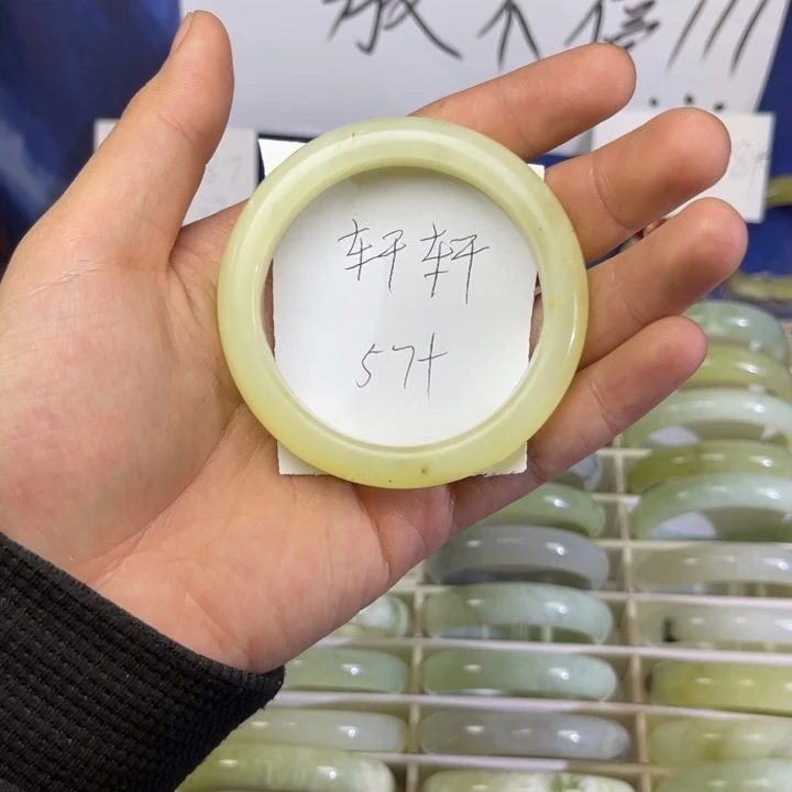 蛇纹石玉手镯未镶嵌轩*