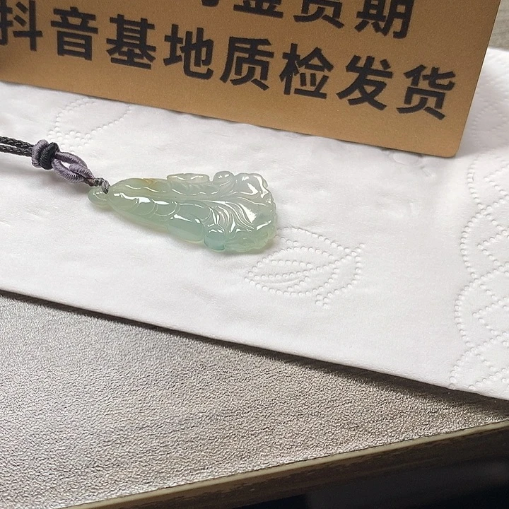 颈饰未镶嵌翡翠白菜