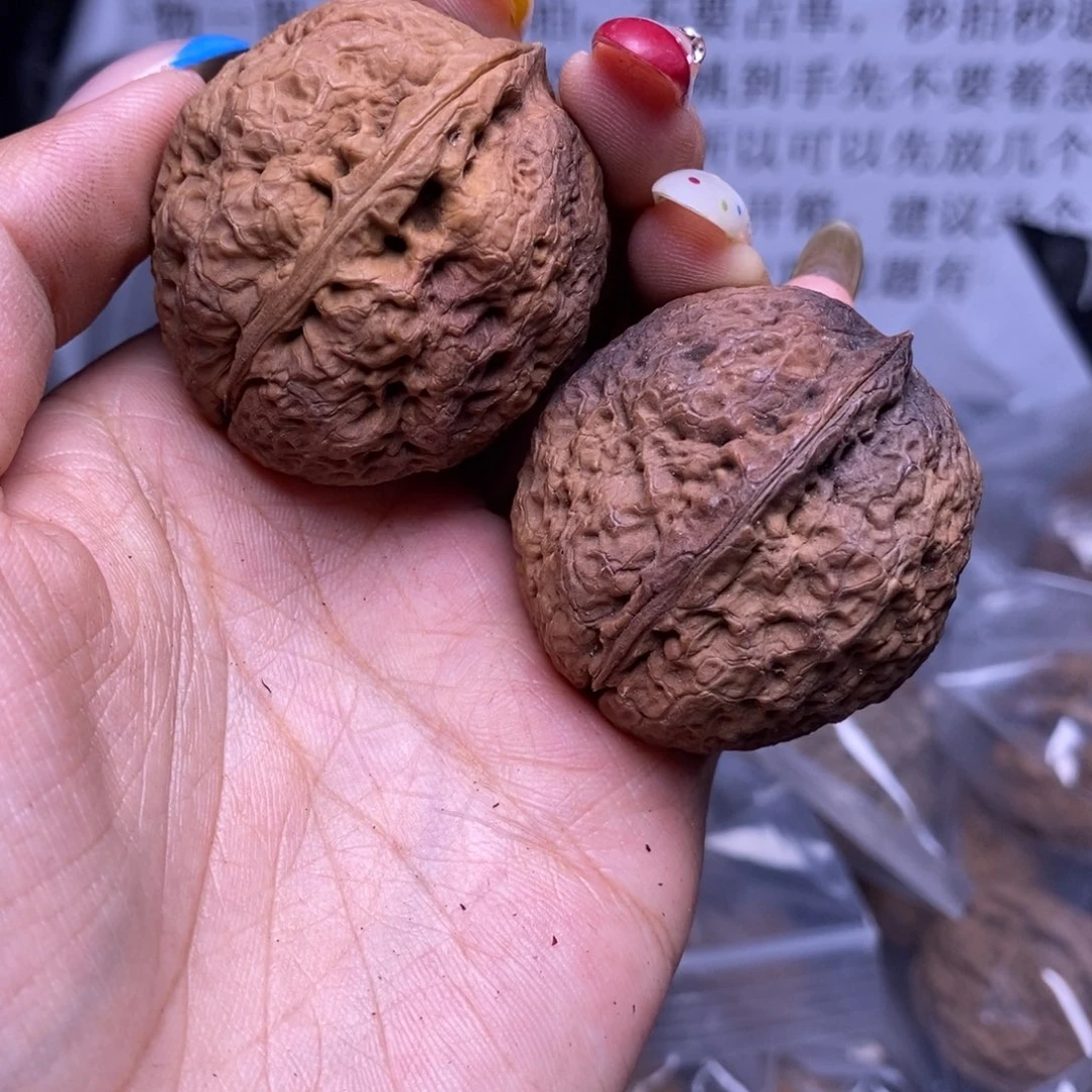 把件文玩核桃云南野生铁核桃55号40mm