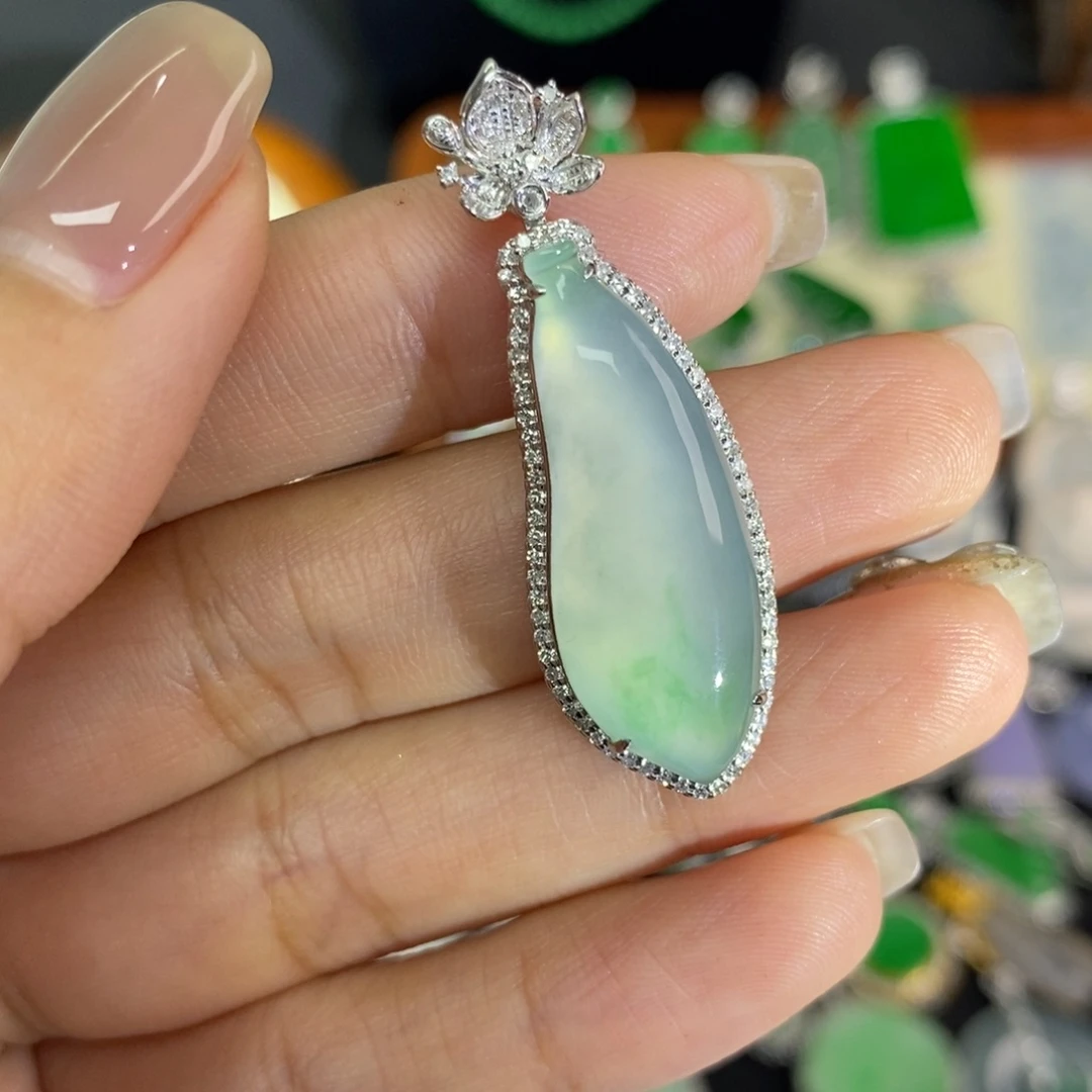 翡翠18K金镶嵌颈饰A货翡翠