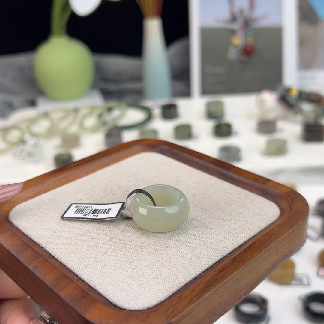 和田玉未镶嵌戒指N167翠青墩墩直径14.9不退换