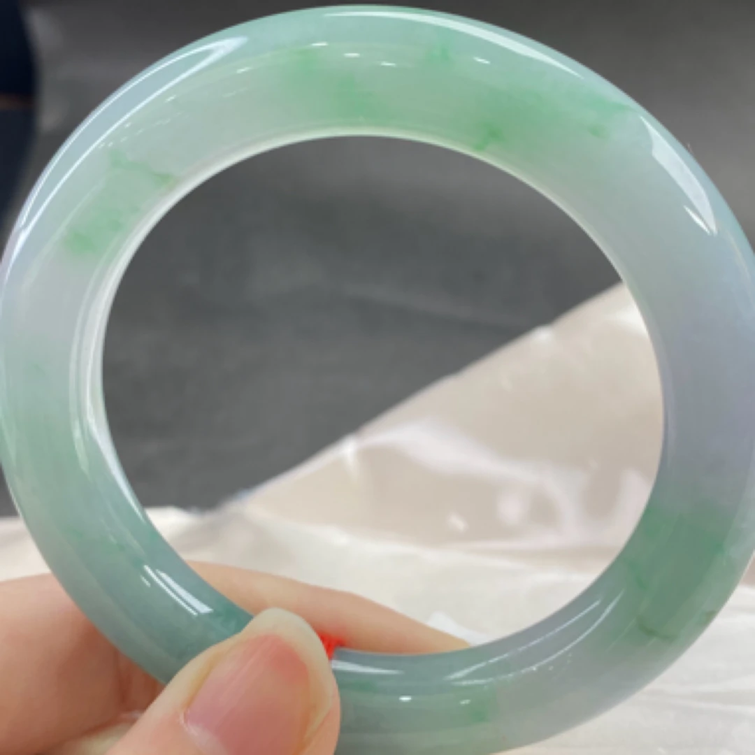 缅A货翡翠手镯冰透绿圆条56圈口