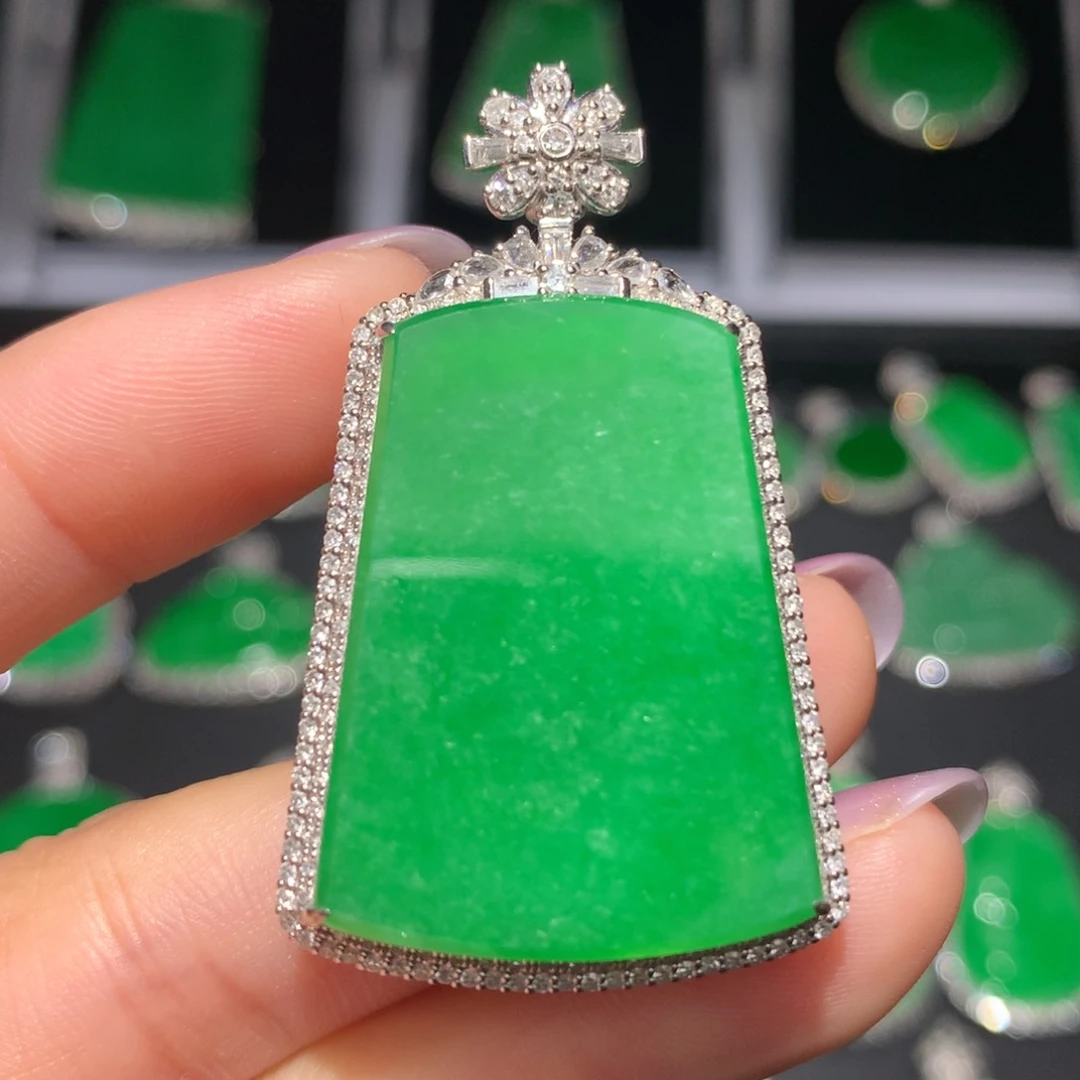 翡翠颈饰18K金镶嵌翡翠