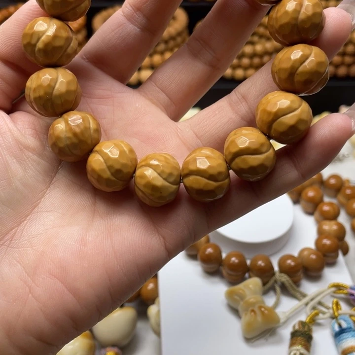 我***甜猴头核桃吊坠微瑕钻石面卷卷酥