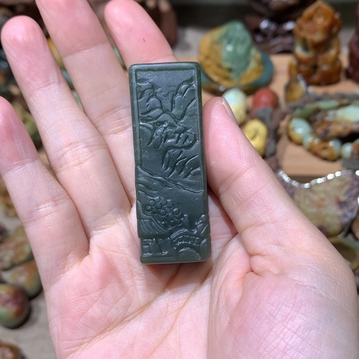 未镶嵌岫岩河磨玉（透闪石质玉）挂件