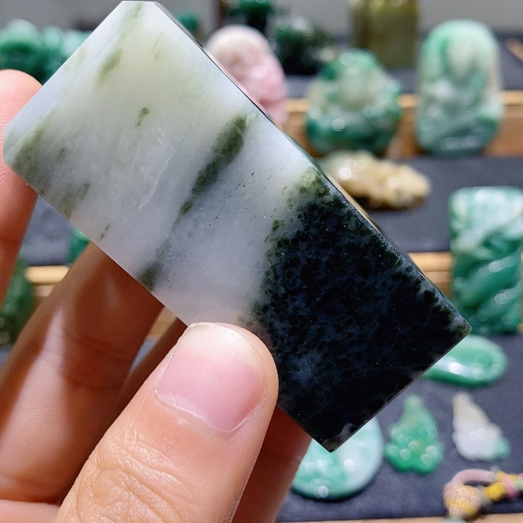 独山玉未镶嵌吊坠