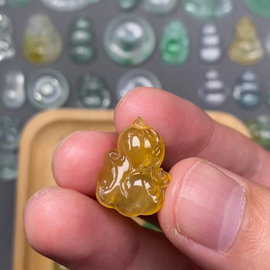 翡翠未镶嵌颈饰白菜