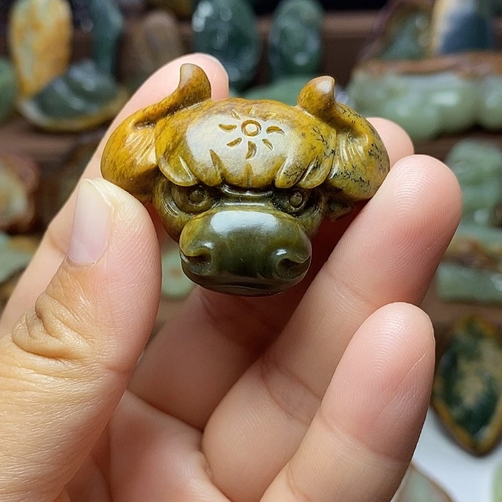 岫岩河磨玉（透闪石质玉）未镶嵌颈饰