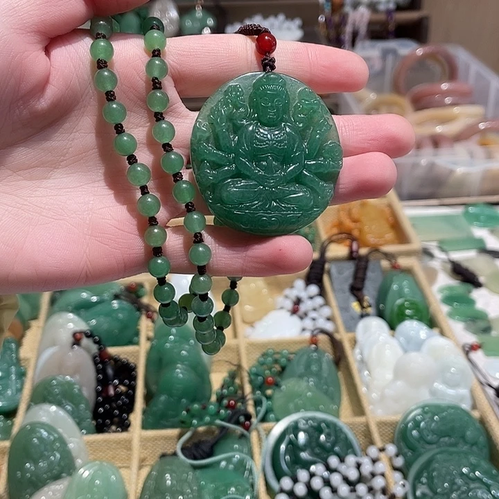 石英质玉未镶嵌颈饰