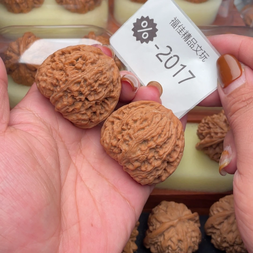 文玩核桃把件42红皮南疆石