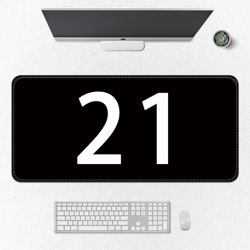 老何专属【21号】动漫鼠标垫超大号办公电脑桌垫游戏电竞加厚锁边